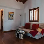 Giaria House *