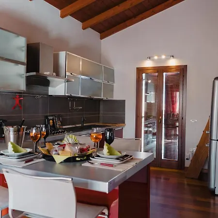 Giaria House * Όλμπια