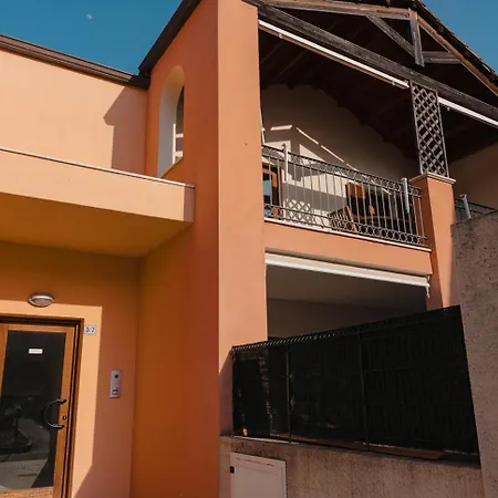 Giaria House Appartement *