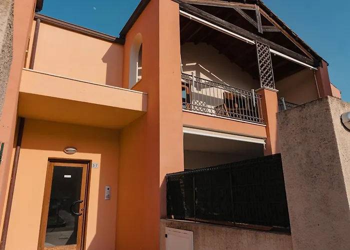 Giaria House Apartment *